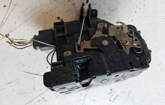 Audi A6 S6 C5 4B Front door lock 1J0973715