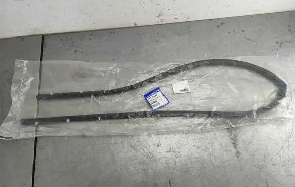 Volvo XC90 Rubber seal tailgate window/glass 31378133