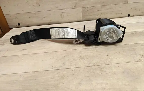 Toyota Avensis T250 Rear seatbelt 7336005091