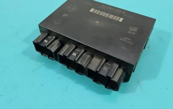 Skoda Octavia Mk1 (1U) Central body control module 1C0959799A IMPRK1540015