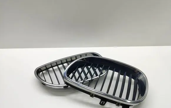 BMW 5 E60 E61 Front bumper upper radiator grill 7065701 51137065701 10627110