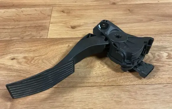 Opel Insignia A Accelerator throttle pedal 6PV00976500 04112008 13237352
