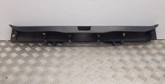 Trunk/boot sill cover protection