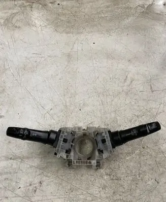 Mitsubishi L200 Indicator stalk 8600A219