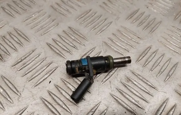 Audi Q7 4M Fuel injector 06E906031A 06E095D