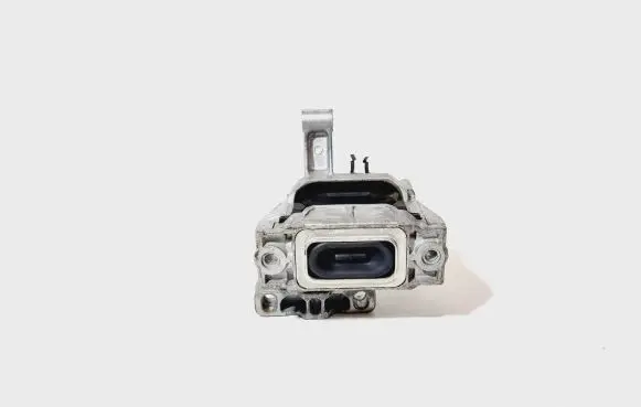 Audi Q3 8U Engine mount bracket 5N0131552E 5N0131552 L25237EA