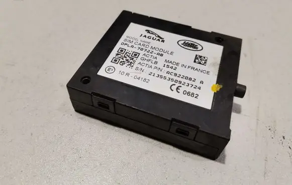 Jaguar F-Pace USB socket connector DPLA70722AB