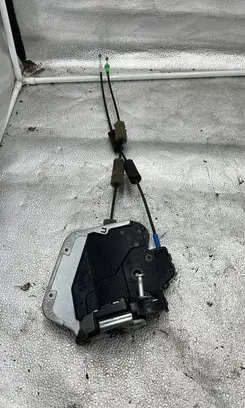 Lexus IS 220D-250-350 Rear door lock 8H2808