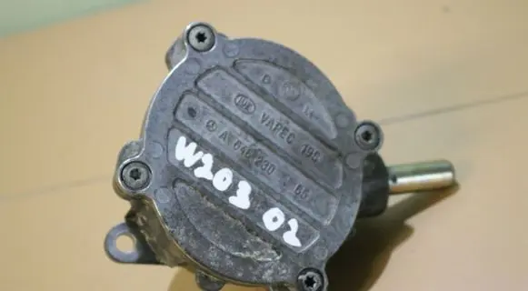 Mercedes-Benz C W203 Vacuum pump A6462300165