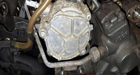 Ford Focus C-MAX Vacuum pump 