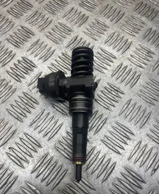 Volkswagen PASSAT B6 Fuel injector 038130073AG