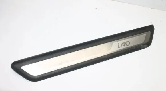 Hyundai i40 Front sill trim cover 858833Z100