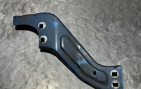 Citroen Berlingo Fender mounting bracket