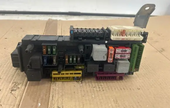 Mercedes-Benz C W204 Fuse module 2049005601 2049011901 5DK00922585