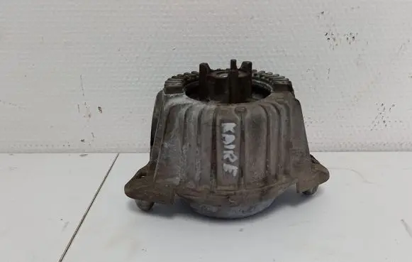 Mercedes-Benz E W212 Engine mount bracket F036072422N A2122406317 2122406317
