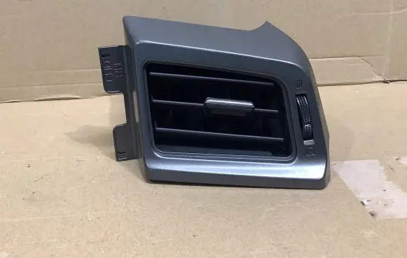 Toyota RAV 4 (XA40) Dash center air vent grill 5567042110