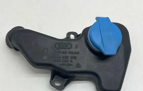 Audi Q3 F3 Windshield washer fluid reservoir/tank 83A955462