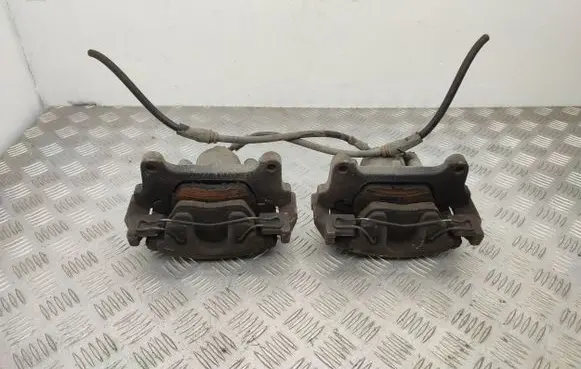 Skoda Superb B6 (3T) Front brake caliper