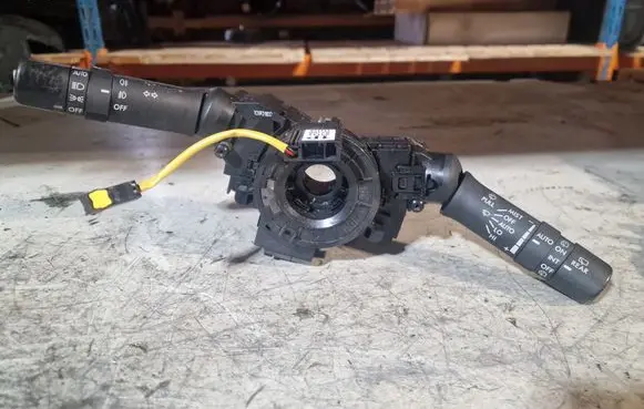 Wiper turn signal indicator stalk/switch