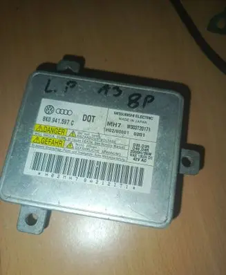 Volkswagen Touareg I Headlight ballast module Xenon 8K0941597C W003T20171