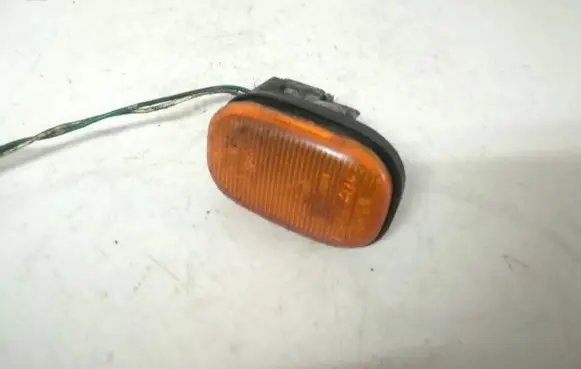 Toyota RAV 4 (XA20) Front fender indicator light 013047