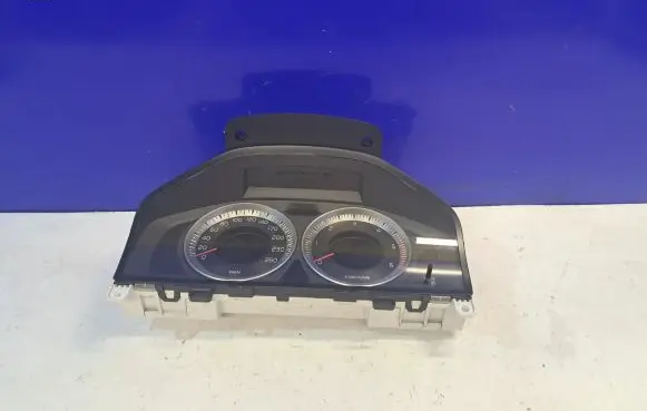 Volvo S80 Speedometer (instrument cluster) 31343325