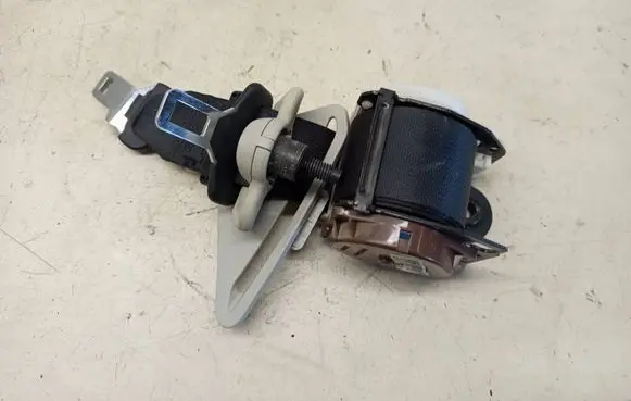 Nissan Qashqai+2 Third row seat belt 502SF3B1MN 306338599