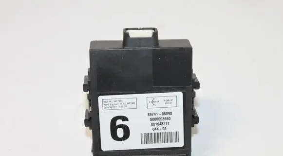 Toyota Avensis T270 Door control unit/module 8974105090