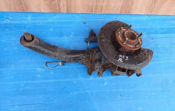Rear wheel hub