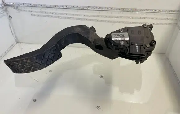 Audi A4 S4 B6 8E 8H Accelerator throttle pedal 8E1721523