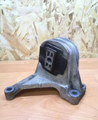 Volvo S60 Engine mount bracket 326C82