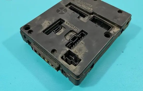 Renault Megane I Central body control module 7703297930 IMPRK1504010