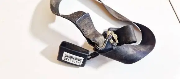 Middle seatbelt buckle (rear)