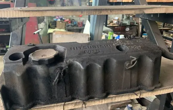 Mitsubishi Galant Rocker cam cover 