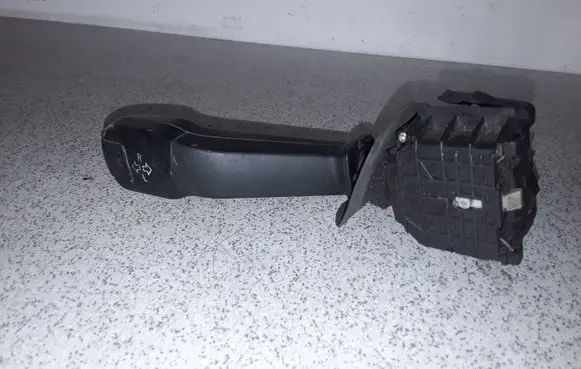 BMW 5 E39 Indicator stalk 8352174