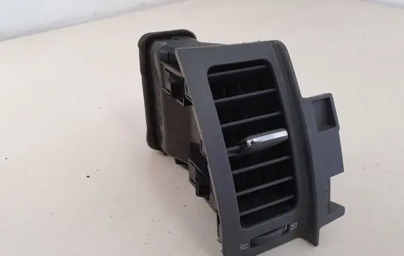 Nissan X-Trail T31 Dash center air vent grill 68751JG00A