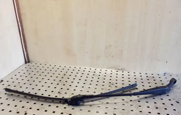 Volkswagen Touareg I Front wiper blade arm 7L5955408D