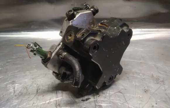 Volvo XC70 Fuel injection high pressure pump 0445010111 8692521