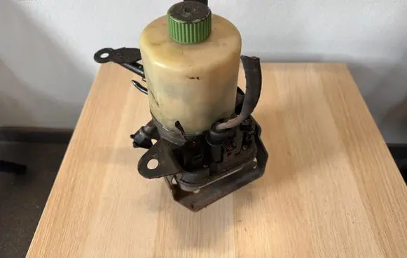 Audi A1 Power steering pump 6R0423156B