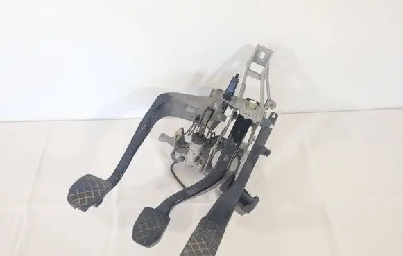 Audi A4 S4 B5 8D Pedal assembly 8D1721117E