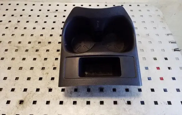 Cup holder front