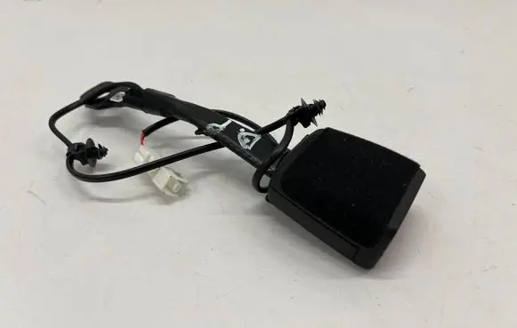 BMW 2 Active Tourer U06 Front seatbelt buckle 9493485
