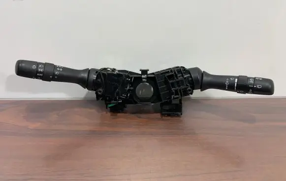 Subaru Forester SK Indicator stalk 173848 173832