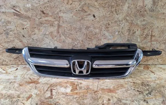 Honda CR-V Front bumper upper radiator grill