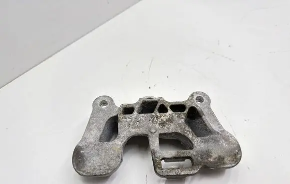 Mercedes-Benz C W205 Engine mounting bracket A2640901100