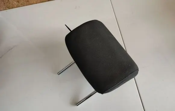 Hyundai i30 Front seat headrest 