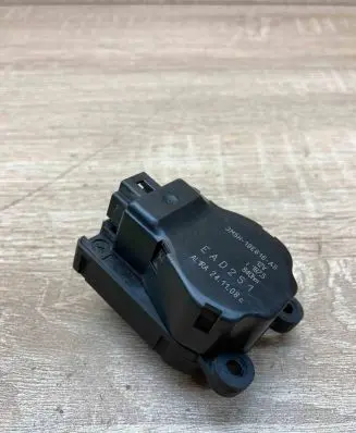 Ford C-MAX I Air flap motor/actuator 3M5H19E616AB EAD251