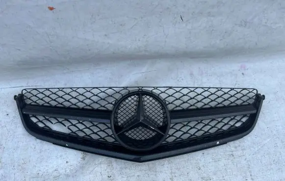 Mercedes-Benz C AMG W204 Front grill A2048802483