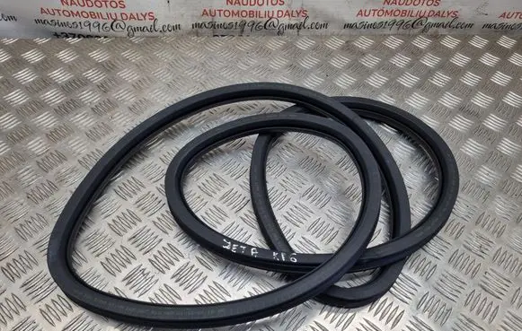 Volkswagen Jetta V Rear door rubber seal (on body) 1K5867913