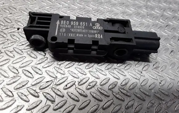 Audi A3 S3 A3 Sportback 8P Airbag deployment crash/impact sensor 8E0959651A